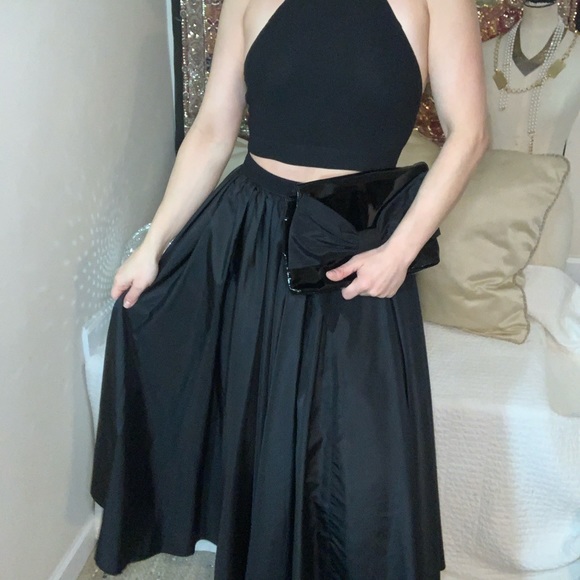 Vintage Dresses & Skirts - Vintage taffeta tea-length (midi) black skirt.